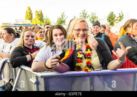 Kiel, Deutschland. 21. Juni 2016. Die Band Rükkenwind führt auf der Hörn-Bühne während der Kieler Woche 2016 Kredit: Björn Deutschmann/Alamy Live News Stockfoto