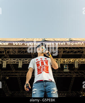 Kiel, Deutschland. 21. Juni 2016. Die Band Rükkenwind führt auf der Hörn-Bühne während der Kieler Woche 2016 Kredit: Björn Deutschmann/Alamy Live News Stockfoto