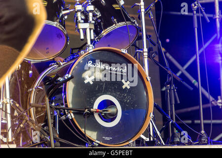 Kiel, Deutschland. 21. Juni 2016. Die Band Rükkenwind führt auf der Hörn-Bühne während der Kieler Woche 2016 Kredit: Björn Deutschmann/Alamy Live News Stockfoto