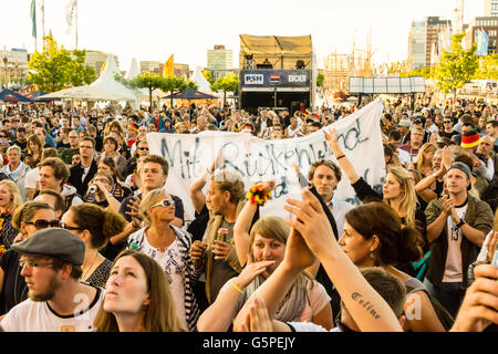 Kiel, Deutschland. 21. Juni 2016. Die Band Rükkenwind führt auf der Hörn-Bühne während der Kieler Woche 2016 Kredit: Björn Deutschmann/Alamy Live News Stockfoto