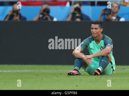 Lyon, Frankreich. 22. Juni 2016. Cristiano Ronaldo Portugal reagiert während der Euro 2016 Gruppe F-Fußballspiel zwischen Portugal und Ungarn in Lyon, Frankreich, 22. Juni 2016. Bildnachweis: Bai Xuefei/Xinhua/Alamy Live-Nachrichten Stockfoto