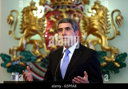 Sofia, Bulgarien. 22. Juni 2016. Der bulgarische Präsident Rosen Plevneliev und Bundespräsident Joachim Gauck (nicht abgebildet) beantworten Fragen von Reportern auf einer Pressekonferenz nach ihren Gesprächen in das Büro des Präsidenten in Sofia, Bulgarien, 22. Juni 2016. Der deutsche Bundespräsident Weiterfahrt Fünftage-in Bulgarien. Foto: RAINER JENSEN/Dpa/Alamy Live-Nachrichten Stockfoto