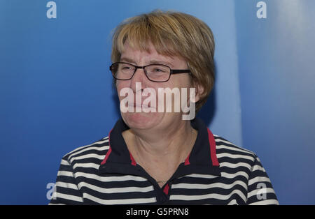 Myra Brown, Witwe von Ian Brown, während eines Informationsauflads im Polizeihauptquartier Strathclyde in Glasgow, Schottland, nachdem Brown getötet wurde, als er von einem Auto getroffen wurde. DRÜCKEN Sie VERBANDSFOTO. Bilddatum: Mittwoch, 19. Dezember 2012. Die Polizei appellierte heute um Informationen über einen tödlichen Unfall. Ian Brown wurde getötet, als er am 28. Juli in Girvan, Ayrshire, von einem Auto getroffen wurde. Das Fahrzeug konnte dann nicht anhalten. Bildnachweis sollte lauten: Danny Lawson/PA Wire Stockfoto