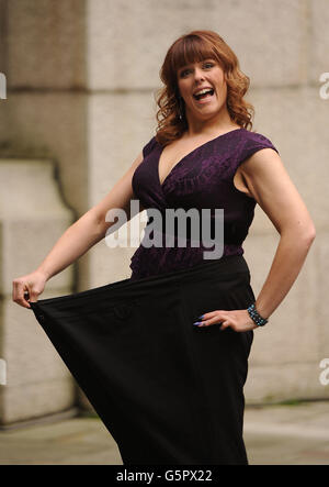Rosemary Conley Diet and Fitness Magazine Biggest Loser 2013 Liz Knight von Preston posiert während eines Fotoanrufs in der Marriott County Hall, London. Stockfoto