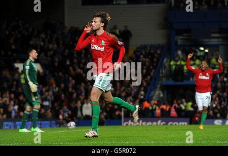 Fußball - Capital One Cup - Halbfinale - Erstes Bein - Chelsea gegen Swansea City - Stamford Bridge. Miguel Michu von Swansea City feiert das erste Tor seines Spielers Stockfoto