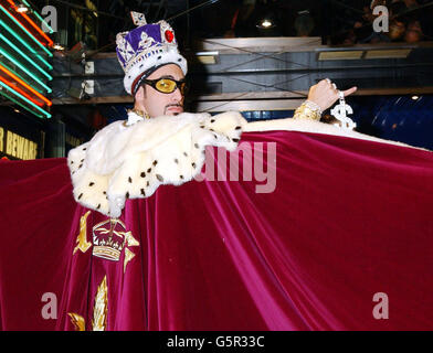 Sacha Baron Cohen alias Ali G bei der Ankunft im Empire Cinema am Londoner Leicester Square zur Premiere von Ali G InDaHouse. Stockfoto