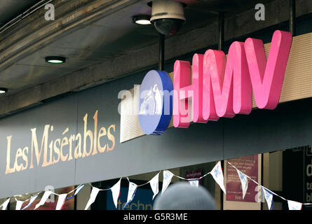 Finanzprobleme in der Finanzmarktaufsicht. Außenansicht des Flagship-HMV-Stores in der Oxford Street im Zentrum von London. Stockfoto