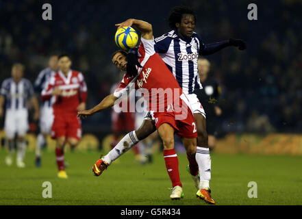 QPR's Tai Ben Haim wird von West Bromwich Albion's Romelu Lukaku (rechts) während des FA Cup Third Round Replay in den Hawthorns, West Bromwich herausgefordert. Stockfoto