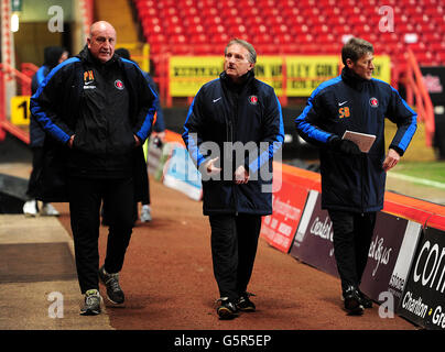 Paul Hart, Akademiedirektor von Charlton Athletic (links), Steve Avory (Mitte) und Lead Coach der Professional Development Phase (U17-U18) Sergei Baltacha (rechts) Stockfoto