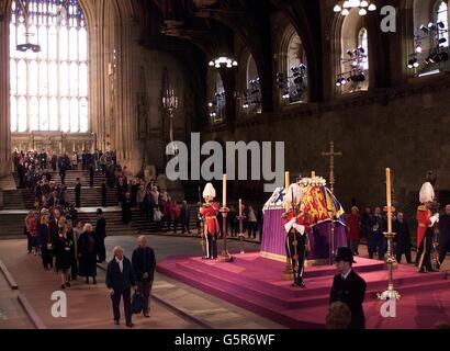 Königin-Mutter Lügen im Zustand Stockfoto