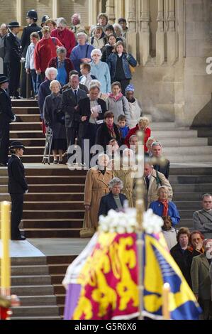 Königin-Mutter Lügen im Zustand Stockfoto