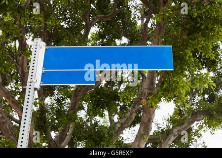 Leere blaue Straßenschild in den USA Stockfoto