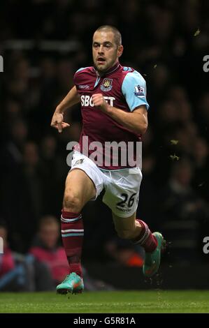 Fußball - FA Cup - Dritte Runde - West Ham United / Manchester United - Upton Park. Joe Cole von West Ham United in Aktion Stockfoto