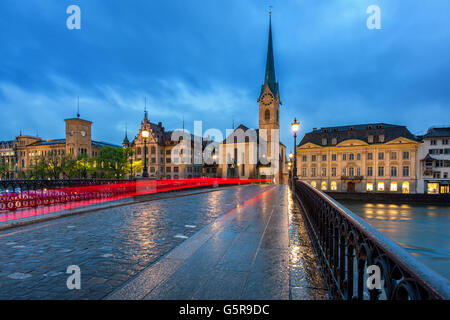 Skyline von Zürich in der Schweiz. Bild von Zürich während dramatische Twlight in der Schweiz. Zürich ist die große Stadt der Schweiz. Stockfoto