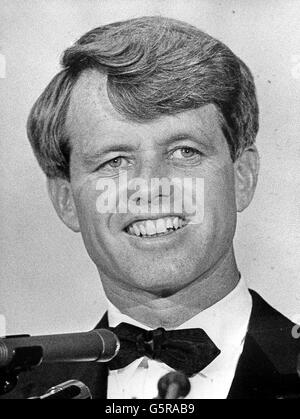 5. JUNI: An diesem Tag im Jahr 1968 wurde US-Senator Robert Kennedy, Bruder des ehemaligen Präsidenten John F. Kennedy, von einem jordanischen Einwanderer in Los Angeles erschossen, während er sich für eine Präsidentschaftsnominierung einsetzte. US-Senator Robert Kennedy. Juni 1968. Stockfoto