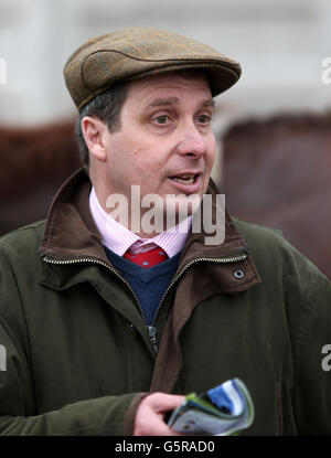 Pferderennen - Januar Sale Race Day - Chepstow Racecourse. Trainer Nigel Hawke auf der Rennstrecke in Chepstow, Dienstag, 8 2013. Januar. Stockfoto