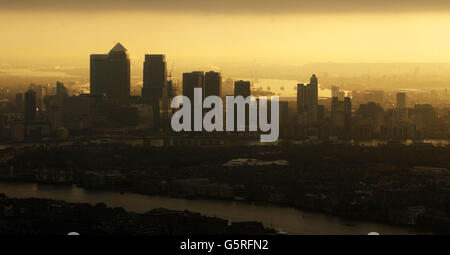 Sonnenaufgang vom Shard in London aus gesehen, da die Attraktion The View from the Shard für die Öffentlichkeit zugänglich sein wird. Stockfoto