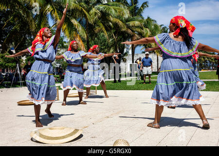 Miami Florida Beach haitianische Frau Tänzer Kostüm outfit ...