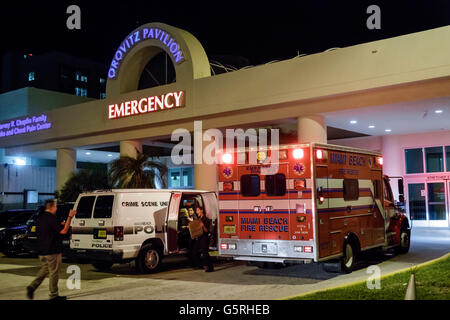 Miami Beach, Florida, Mount Mt. Sinai Medical Center, Zentrum, Notaufnahme, Nacht, Krankenwagen, Tatortfahrzeug, FL160530080 Stockfoto