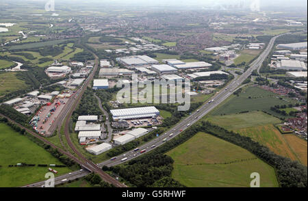 Luftaufnahme des großen Gewerbegebiet bei Ausfahrt 31 der M62, Castleford & Normanton, West Yorkshire, Großbritannien Stockfoto