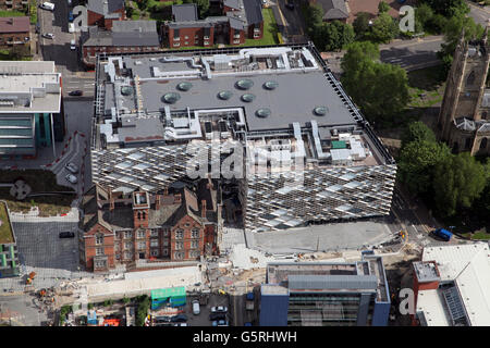 Luftaufnahme der Sheffield University Diamond Neuentwicklung auf Leavygreave Straße und der rote Backstein-Musikschule, UK Stockfoto