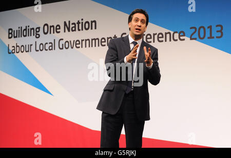 Der Vorsitzende der Labour Party Ed Miliband hält eine Rede zum Thema "Aufbau einer Nation" während der Labour Local Government Conference 2013 im East Midlands Conference Center, University Park, Nottingham. Stockfoto