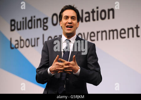 Der Vorsitzende der Labour Party Ed Miliband hält eine Rede zum Thema "Aufbau einer Nation" während der Labour Local Government Conference 2013 im East Midlands Conference Center, University Park, Nottingham. Stockfoto