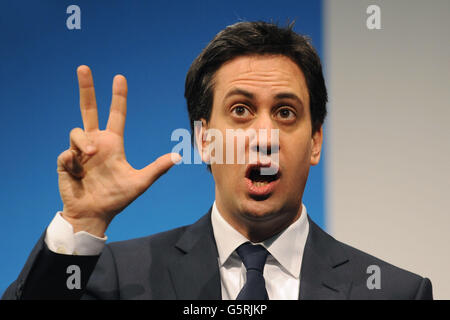 Der Vorsitzende der Labour Party Ed Miliband hält eine Rede zum Thema "Aufbau einer Nation" während der Labour Local Government Conference 2013 im East Midlands Conference Center, University Park, Nottingham. Stockfoto