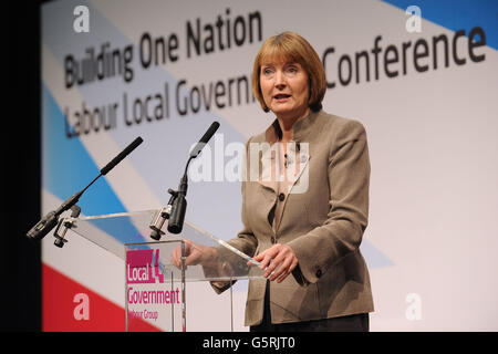 Die stellvertretende Vorsitzende der Labour Party Harriet Harman hält eine Rede zum Thema "Aufbau einer Nation" während der Labour Local Government Conference 2013 im East Midlands Conference Center, University Park, Nottingham. Stockfoto