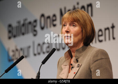 Die stellvertretende Vorsitzende der Labour Party Harriet Harman hält eine Rede zum Thema "Aufbau einer Nation" während der Labour Local Government Conference 2013 im East Midlands Conference Center, University Park, Nottingham. Stockfoto