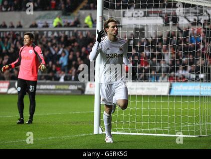 Fußball - Barclays Premier League - Swansea City / Queens Park Rangers - Liberty Stadium. Miguel Michu von Swansea City feiert das erste Tor seines Spielers Stockfoto