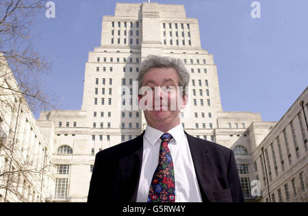 Professor Timothy O'Shea, der neue Rektor der Universität Edinburgh, wird vor dem Senate House in der Malet Street im Zentrum von London fotografiert, wo er Pro-Vizekanzler der Universität London ist. Professor O'Shea ist auch Master am Birkbeck College, ebenfalls in der Malet Street. Stockfoto