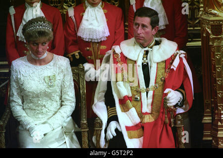 Der Prinz und die Prinzessin von Wales nehmen an der Staatseröffnung des Parlaments Teil. *9. DEZEMBER 1992: An diesem Tag im Jahr 1992 verkündeten Prinz Charles und Prinzessin Diana ihre Trennung. Stockfoto