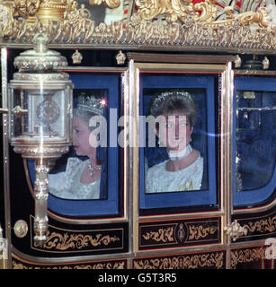 Die Prinzessin von Wales schließt sich der Königin auf ihrem Weg zur staatlichen Parlamentseröffnung an. Stockfoto