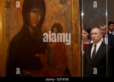 Der russische Präsident Vladimir Putin besucht das byzantinische und christliche Museum in Athen, Freitag, 27. Mai 2016. Der russische Präsident Vl Stockfoto