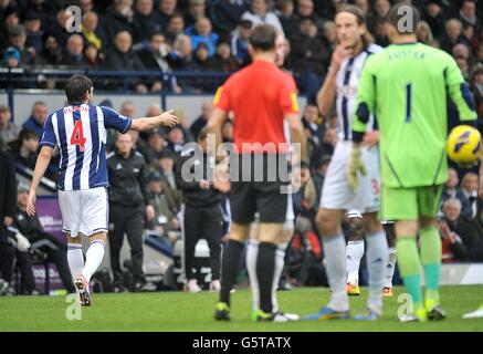 Fußball - Barclays Premier League - West Bromwich Albion gegen Tottenham Hotspur - The Hawthorns. Goran Popov (links) von West Bromwich Albion reagiert nach seiner Absendung Stockfoto