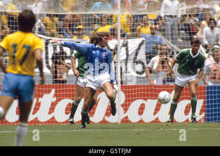 Torwart Pat Jennings bei seinem letzten Auftritt für Nordirland. Stockfoto