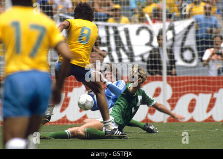 Torwart Pat Jennings bei seinem letzten Auftritt für Nordirland. Stockfoto