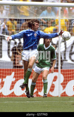 Torwart Pat Jennings bei seinem letzten Auftritt für Nordirland. Stockfoto