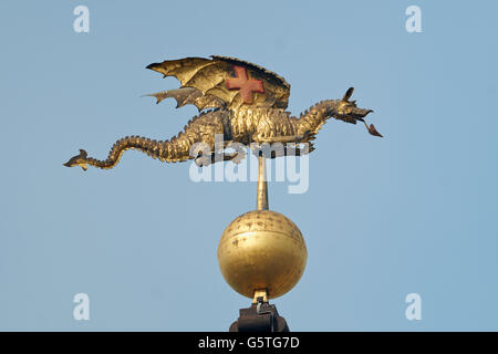 St Mary le Bow, Kirche in der City of London, von Christopher Wren, 1670er Jahren Drachen Wetterfahne Stockfoto