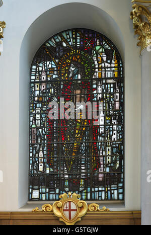 St Mary le Bow, Kirche in London, von Christopher Wren, 1670er Jahre. 1960er Jahren nach dem zweiten Weltkrieg St Paul Fenster von John Hayward Stockfoto