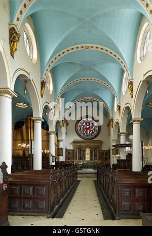 St Michael Cornhill, Kirche in der City of London, das Kirchenschiff umgebaut von George Gilbert Scott in den 1850er Jahren Stockfoto