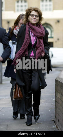 Gerichtsverfahren von Chris Huhne. Vicky Pryce kommt heute am Southwark Crown Court an, weil sie behauptet, sie habe 2003 die Geschwindigkeitsüberschreitungen ihres Mannes übernommen. Stockfoto