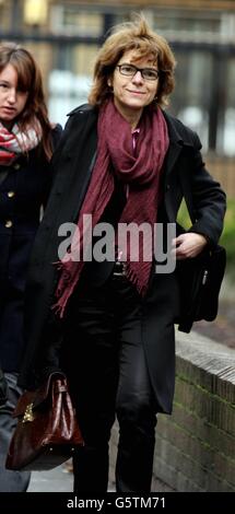 Gerichtsverfahren von Chris Huhne. Vicky Pryce kommt heute am Southwark Crown Court an, weil sie behauptet, sie habe 2003 die Geschwindigkeitsüberschreitungen ihres Mannes übernommen. Stockfoto