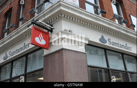 Stock Fotos einer Filiale der Bank Santander in der Victoria Street, London heute. Stockfoto