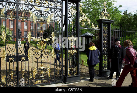 Gebäude und Wahrzeichen - die goldenen Tore - Kensington Palace, London Stockfoto