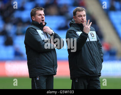 Soccer - npower Football League One - Coventry City / Yeovil Town - Ricoh Arena. Mark Robins, Manager von Coventry City, mit seinem Assistenten Steve Taylor (l) Stockfoto