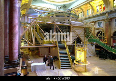 Das Royal Exchange Theatre in Manchester, wo der Graf und die Gräfin von Wessex zu Besuch waren. Der Graf und die Gräfin von Wessex traf die Schauspielerin Amanda Donohoe am Theater in Manchester, in dem der Filmstar ihre Karriere begann, während eines Besuchs in der Stadt. * der Earl ist der Schirmherr der Royal Exchange und traf Sponsoren und Unterstützer. Stockfoto