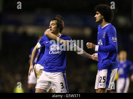 Fußball - Barclays Premier League - Everton gegen West Bromwich Albion - Goodison Park. Leighton Baines (links) von Everton feiert das zweite Tor des Spiels Stockfoto