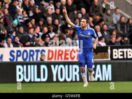 Chelseas Frank Lampard feiert sein Tor während des Spiels der Barclays Premier League im St James' Park, Newcastle. Stockfoto